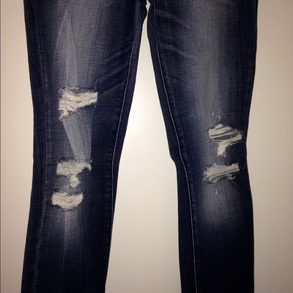 A&F distressed jeans 👖